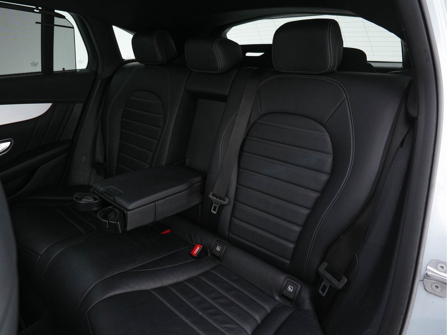 Mercedes-Benz EQC 400 4MATIC Premium Plus 80 kWh [ 3-FASE ] (INCL-BTW) *PANO | WIDE-SCREEN-DIGI-COCKPIT | HEAD-UP | DISTRONIC-PLUS | MULTI-BEAM | BURMESTER-SOUND | MEMORY-PACK | SURROUND-VIEW | KEYLESS | ARTICO-FULL-LEATHER | SPORT-SEATS | DAB+ | 20''