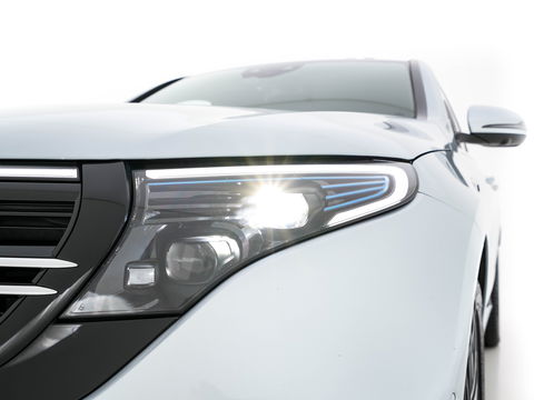 Mercedes-Benz EQC 400 4MATIC Premium Plus 80 kWh [ 3-FASE ] (INCL-BTW) *PANO | WIDE-SCREEN-DIGI-COCKPIT | HEAD-UP | DISTRONIC-PLUS | MULTI-BEAM | BURMESTER-SOUND | MEMORY-PACK | SURROUND-VIEW | KEYLESS | ARTICO-FULL-LEATHER | SPORT-SEATS | DAB+ | 20''