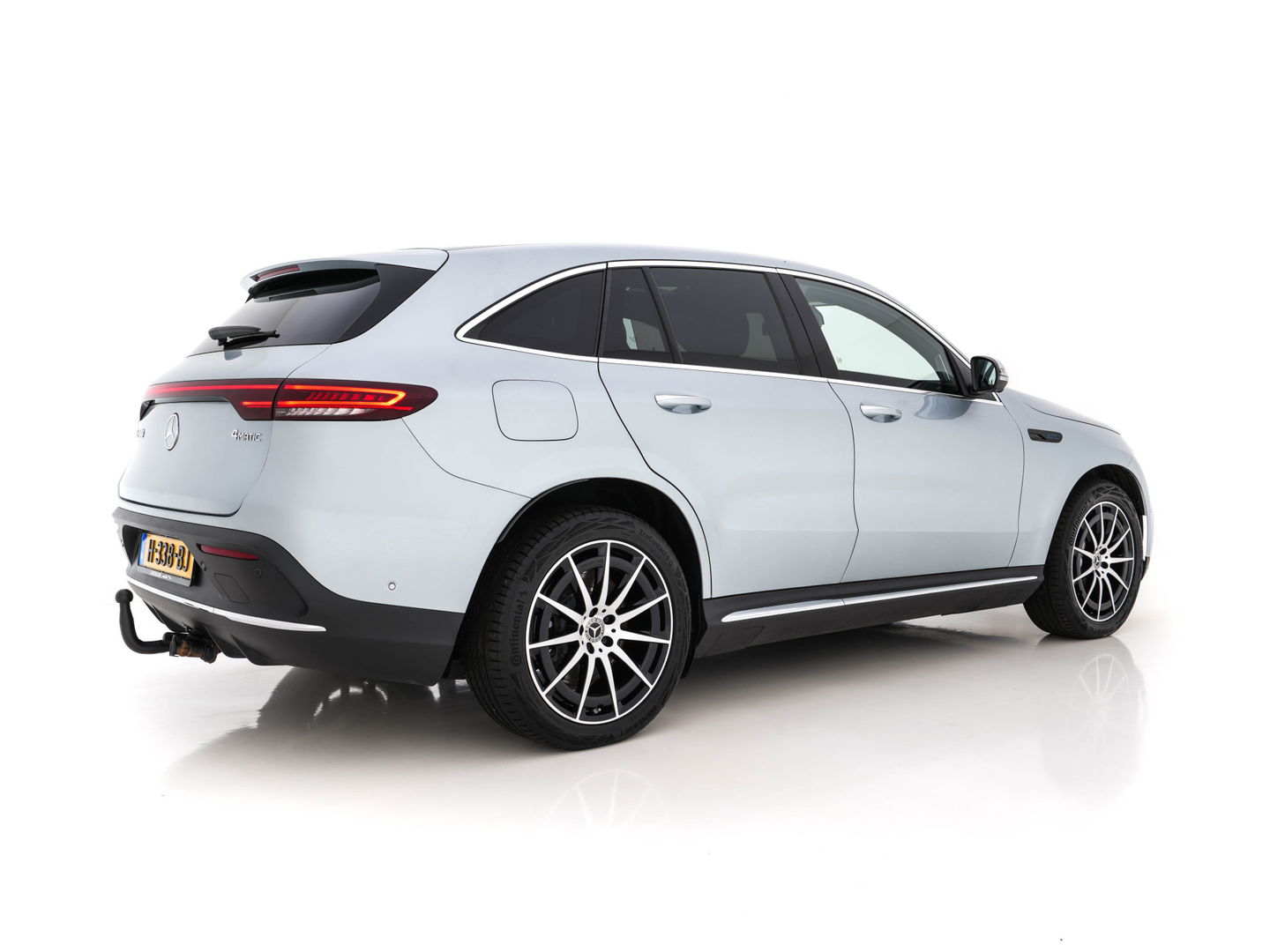 Mercedes-Benz EQC 400 4MATIC Premium Plus 80 kWh [ 3-FASE ] (INCL-BTW) *PANO | WIDE-SCREEN-DIGI-COCKPIT | HEAD-UP | DISTRONIC-PLUS | MULTI-BEAM | BURMESTER-SOUND | MEMORY-PACK | SURROUND-VIEW | KEYLESS | ARTICO-FULL-LEATHER | SPORT-SEATS | DAB+ | 20''