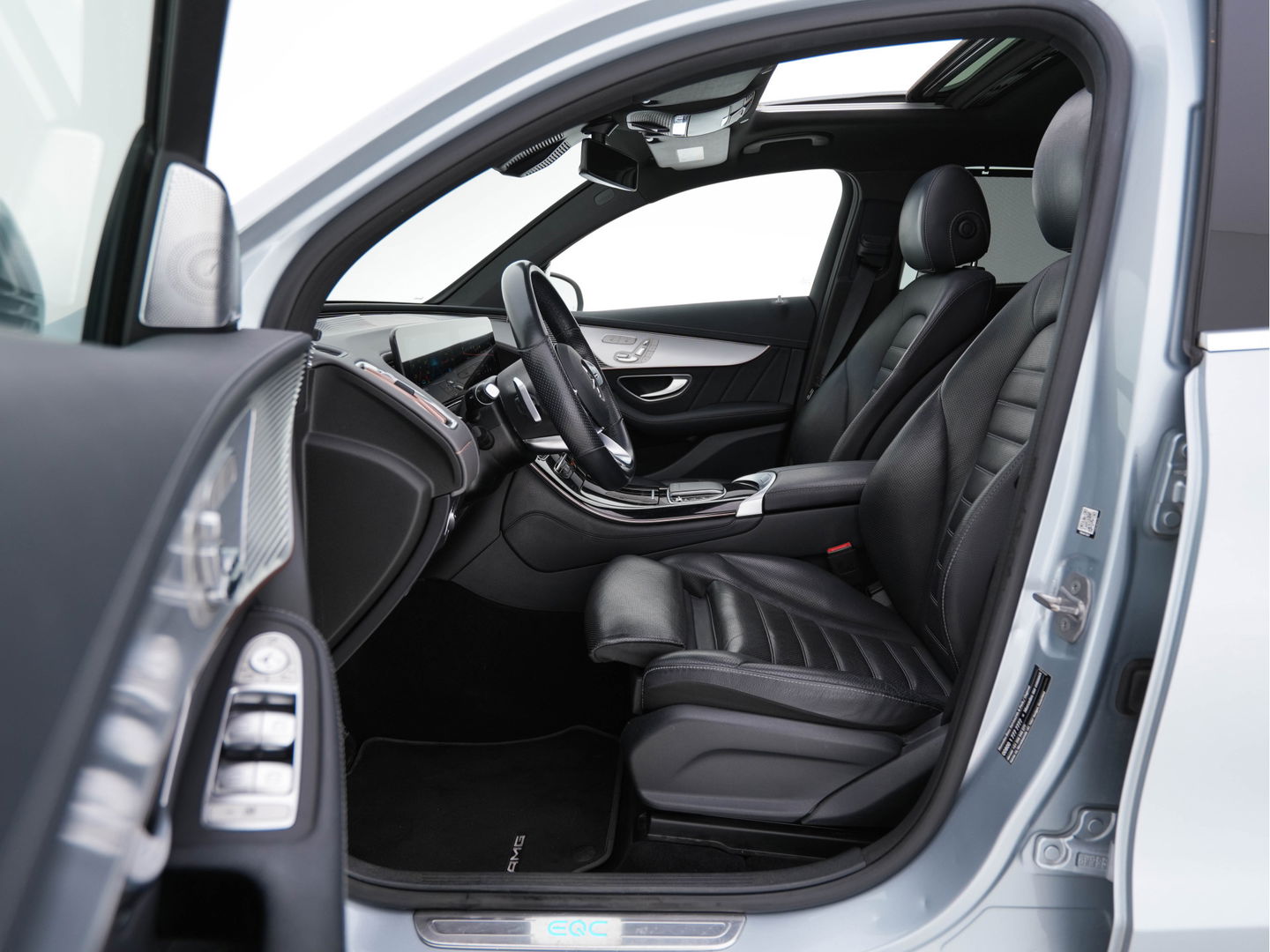 Mercedes-Benz EQC 400 4MATIC Premium Plus 80 kWh [ 3-FASE ] (INCL-BTW) *PANO | WIDE-SCREEN-DIGI-COCKPIT | HEAD-UP | DISTRONIC-PLUS | MULTI-BEAM | BURMESTER-SOUND | MEMORY-PACK | SURROUND-VIEW | KEYLESS | ARTICO-FULL-LEATHER | SPORT-SEATS | DAB+ | 20''