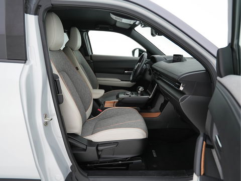 Mazda MX-30 e-SkyActiv 145 First Edition 36 kWh (INCL-BTW) *ADAPT.-CRUISE | HEAD-UP | FULL-LED | NAVI-FULLMAP | LEATHER-MICROFIBRE | CCS-FASTLOADER | KEYLESS | BLIND-SPOT |CAMERA | DIGI-COCKPIT | MEMORY-PACK | SHIFT-PADDLES | ...