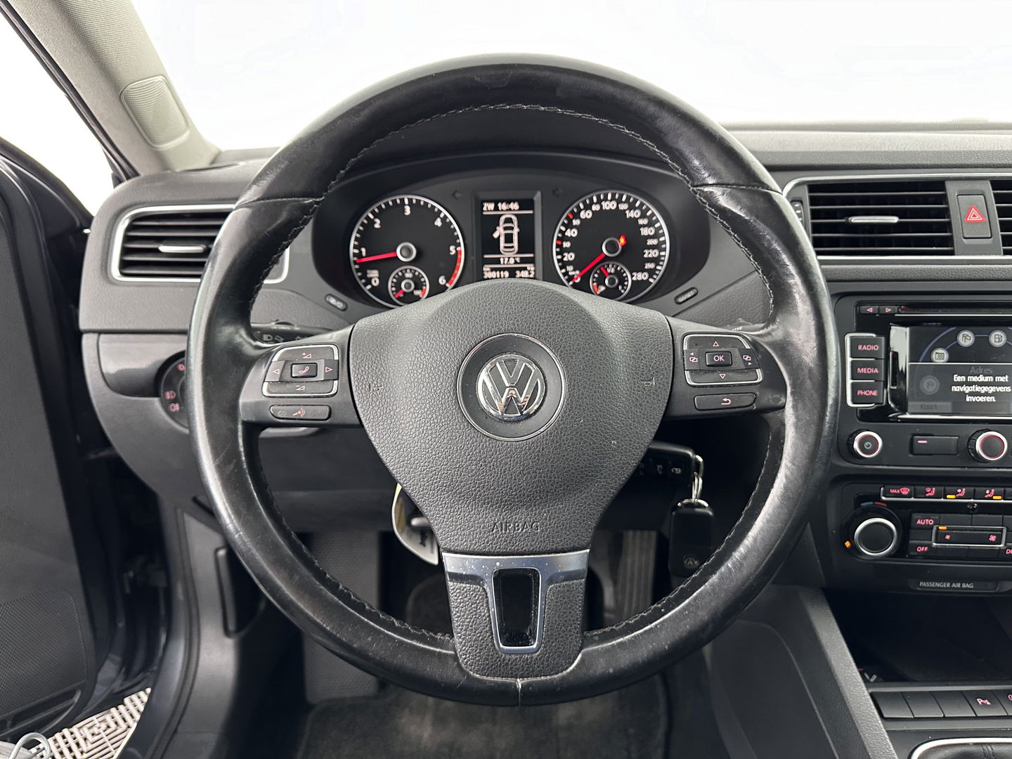 Volkswagen Jetta 1.6 TDI Comfort Executive Line BlueMotion *NAVI | AIRCO | PDC | CRUISE | TOWBAR | COMFORT-SEATS | 17''ALU*