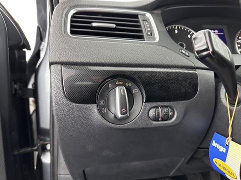 Volkswagen Jetta 1.6 TDI Comfort Executive Line BlueMotion *NAVI | AIRCO | PDC | CRUISE | TOWBAR | COMFORT-SEATS | 17''ALU*