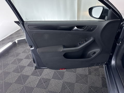 Volkswagen Jetta 1.6 TDI Comfort Executive Line BlueMotion *NAVI | AIRCO | PDC | CRUISE | TOWBAR | COMFORT-SEATS | 17''ALU*