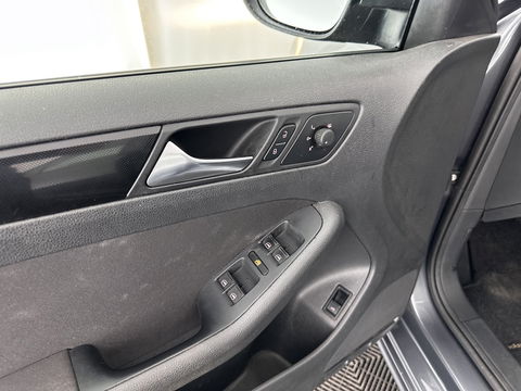 Volkswagen Jetta 1.6 TDI Comfort Executive Line BlueMotion *NAVI | AIRCO | PDC | CRUISE | TOWBAR | COMFORT-SEATS | 17''ALU*