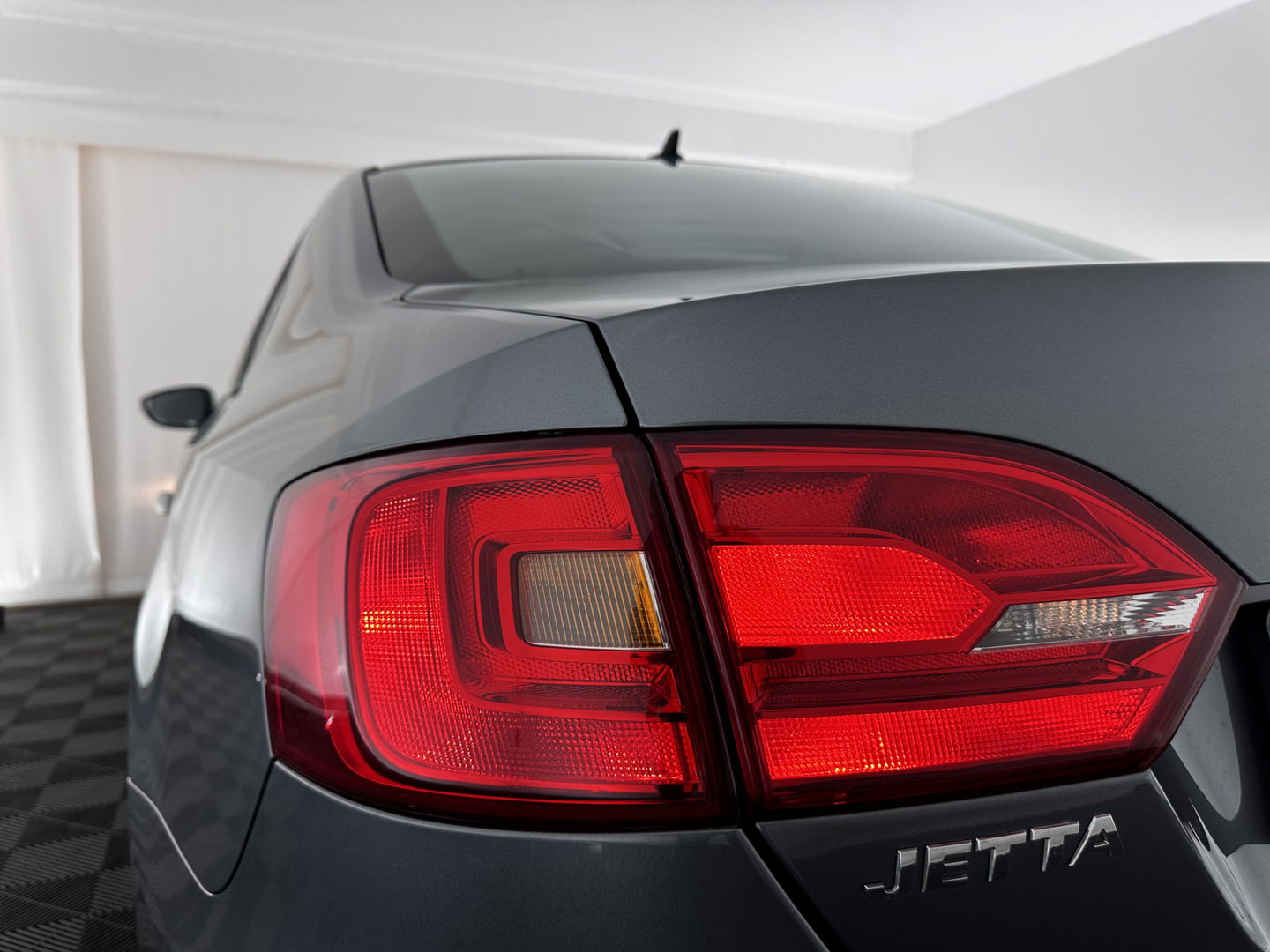 Volkswagen Jetta 1.6 TDI Comfort Executive Line BlueMotion *NAVI | AIRCO | PDC | CRUISE | TOWBAR | COMFORT-SEATS | 17''ALU*