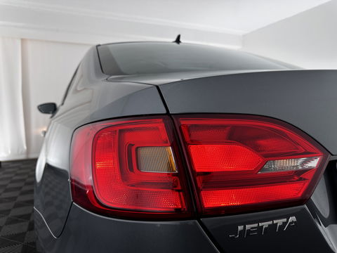 Volkswagen Jetta 1.6 TDI Comfort Executive Line BlueMotion *NAVI | AIRCO | PDC | CRUISE | TOWBAR | COMFORT-SEATS | 17''ALU*