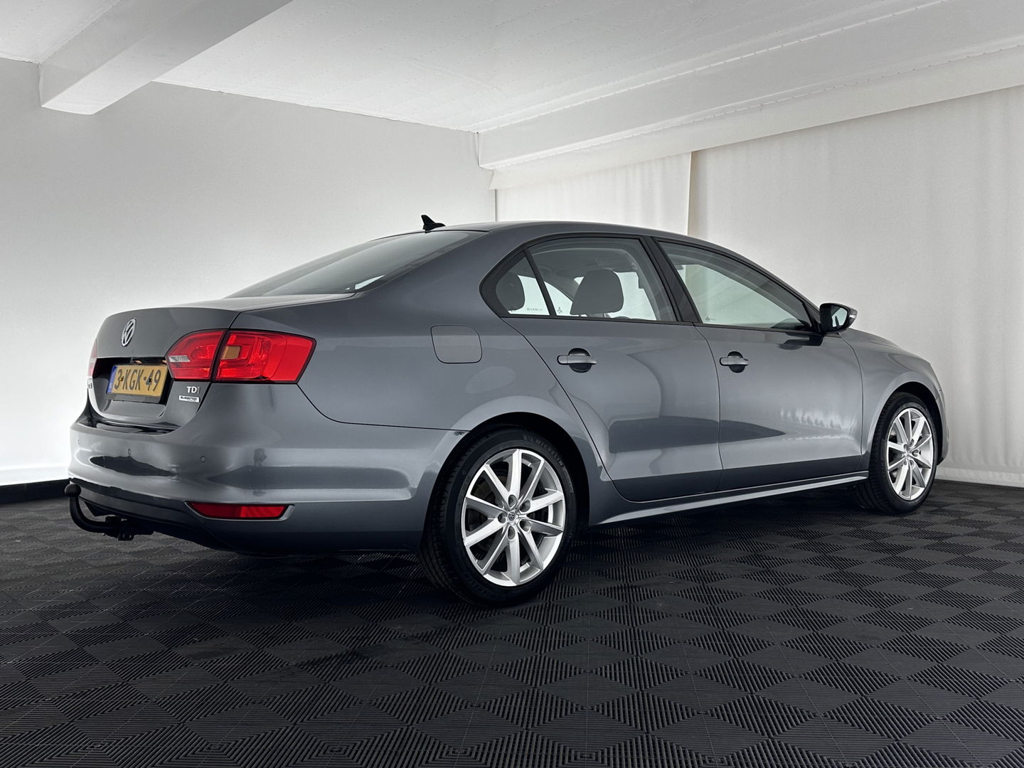 Volkswagen Jetta 1.6 TDI Comfort Executive Line BlueMotion *NAVI | AIRCO | PDC | CRUISE | TOWBAR | COMFORT-SEATS | 17''ALU*