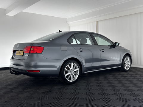 Volkswagen Jetta 1.6 TDI Comfort Executive Line BlueMotion *NAVI | AIRCO | PDC | CRUISE | TOWBAR | COMFORT-SEATS | 17''ALU*