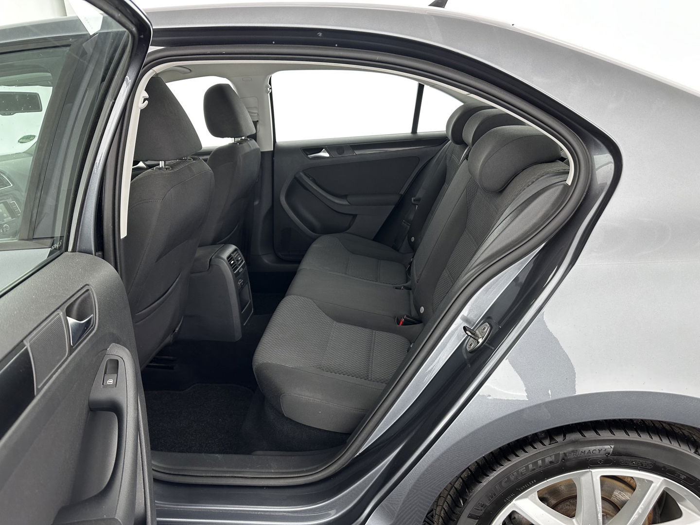 Volkswagen Jetta 1.6 TDI Comfort Executive Line BlueMotion *NAVI | AIRCO | PDC | CRUISE | TOWBAR | COMFORT-SEATS | 17''ALU*