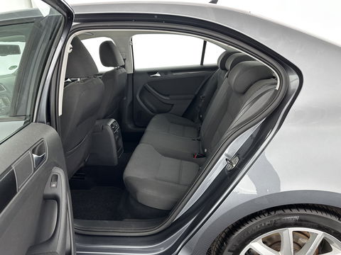 Volkswagen Jetta 1.6 TDI Comfort Executive Line BlueMotion *NAVI | AIRCO | PDC | CRUISE | TOWBAR | COMFORT-SEATS | 17''ALU*
