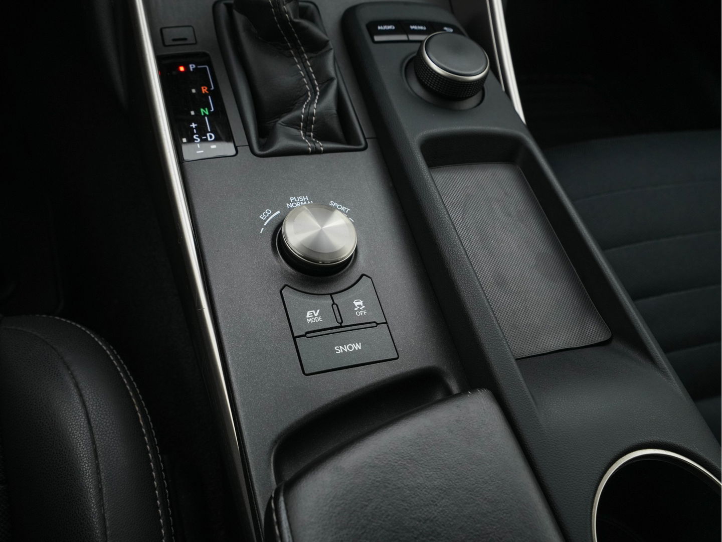 Lexus IS 300h Hybrid Business Line Aut. *NAVI-FULLMAP | FULL-LED | LEATHER-MICROFIBRE | CAMERA | SHIFT-PADDLES | ECC | PDC | CRUISE | SPORT-SEATS | 17''ALU*