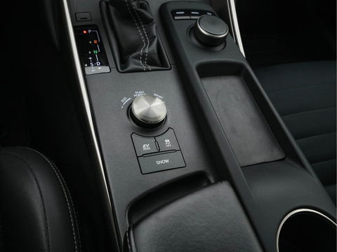 Lexus IS 300h Hybrid Business Line Aut. *NAVI-FULLMAP | FULL-LED | LEATHER-MICROFIBRE | CAMERA | SHIFT-PADDLES | ECC | PDC | CRUISE | SPORT-SEATS | 17''ALU*