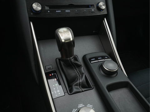 Lexus IS 300h Hybrid Business Line Aut. *NAVI-FULLMAP | FULL-LED | LEATHER-MICROFIBRE | CAMERA | SHIFT-PADDLES | ECC | PDC | CRUISE | SPORT-SEATS | 17''ALU*