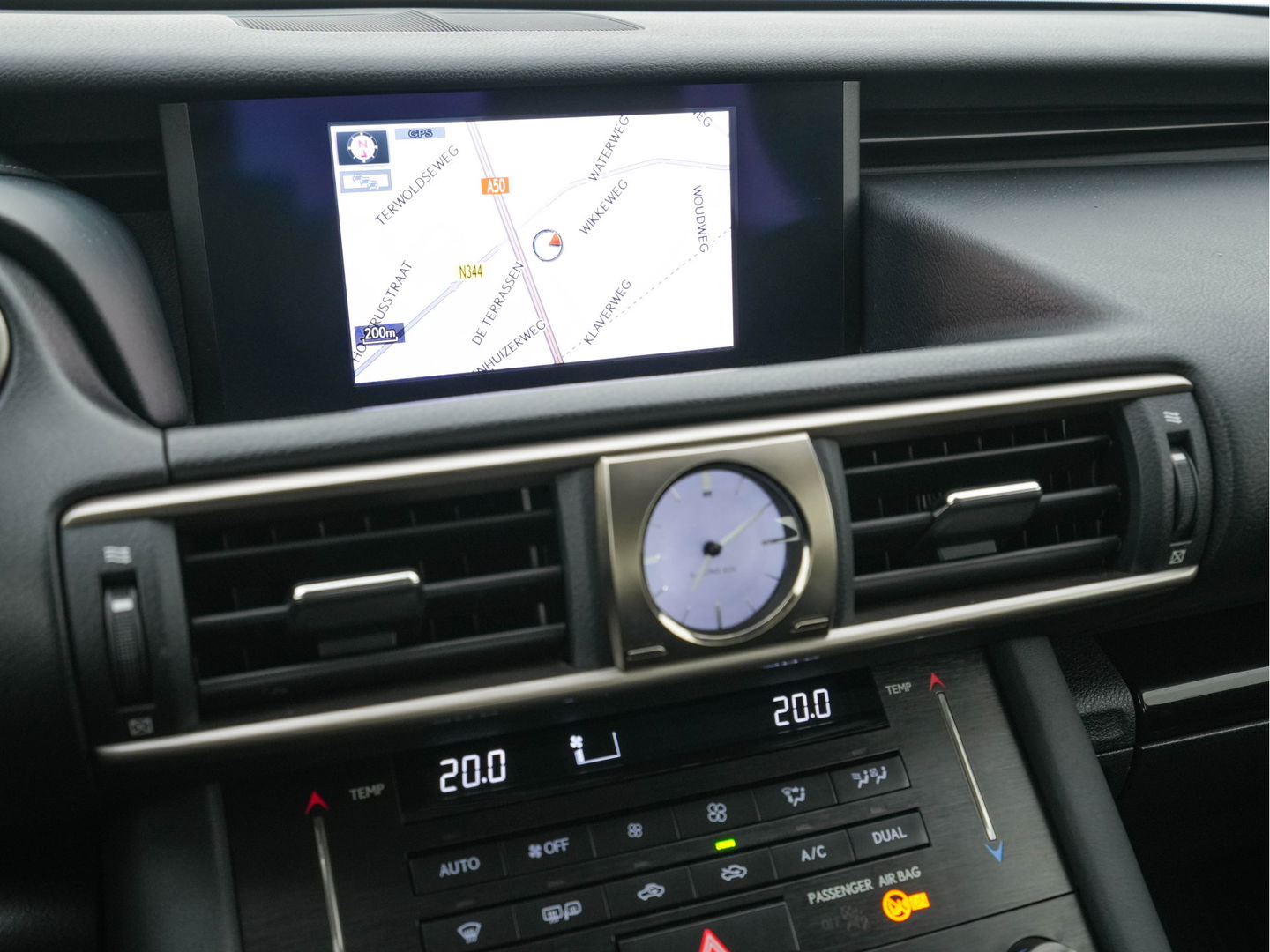 Lexus IS 300h Hybrid Business Line Aut. *NAVI-FULLMAP | FULL-LED | LEATHER-MICROFIBRE | CAMERA | SHIFT-PADDLES | ECC | PDC | CRUISE | SPORT-SEATS | 17''ALU*