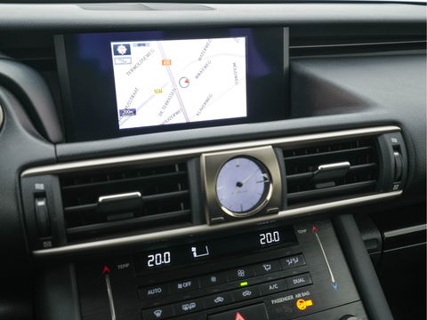 Lexus IS 300h Hybrid Business Line Aut. *NAVI-FULLMAP | FULL-LED | LEATHER-MICROFIBRE | CAMERA | SHIFT-PADDLES | ECC | PDC | CRUISE | SPORT-SEATS | 17''ALU*