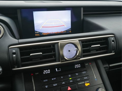 Lexus IS 300h Hybrid Business Line Aut. *NAVI-FULLMAP | FULL-LED | LEATHER-MICROFIBRE | CAMERA | SHIFT-PADDLES | ECC | PDC | CRUISE | SPORT-SEATS | 17''ALU*