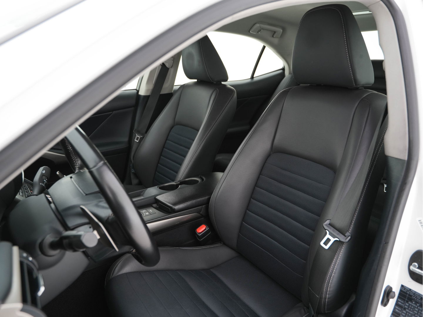 Lexus IS 300h Hybrid Business Line Aut. *NAVI-FULLMAP | FULL-LED | LEATHER-MICROFIBRE | CAMERA | SHIFT-PADDLES | ECC | PDC | CRUISE | SPORT-SEATS | 17''ALU*