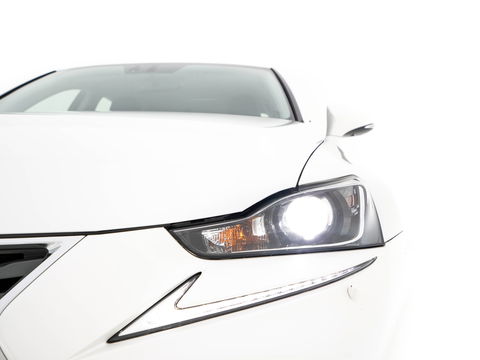 Lexus IS 300h Hybrid Business Line Aut. *NAVI-FULLMAP | FULL-LED | LEATHER-MICROFIBRE | CAMERA | SHIFT-PADDLES | ECC | PDC | CRUISE | SPORT-SEATS | 17''ALU*