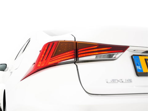 Lexus IS 300h Hybrid Business Line Aut. *NAVI-FULLMAP | FULL-LED | LEATHER-MICROFIBRE | CAMERA | SHIFT-PADDLES | ECC | PDC | CRUISE | SPORT-SEATS | 17''ALU*