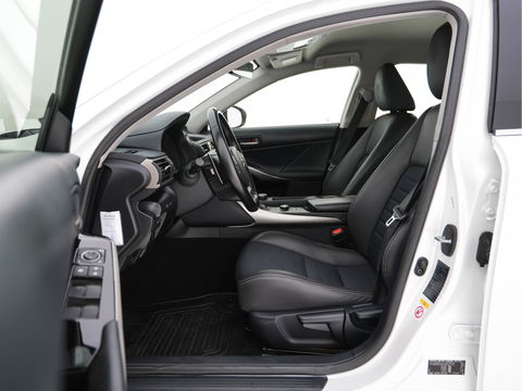 Lexus IS 300h Hybrid Business Line Aut. *NAVI-FULLMAP | FULL-LED | LEATHER-MICROFIBRE | CAMERA | SHIFT-PADDLES | ECC | PDC | CRUISE | SPORT-SEATS | 17''ALU*