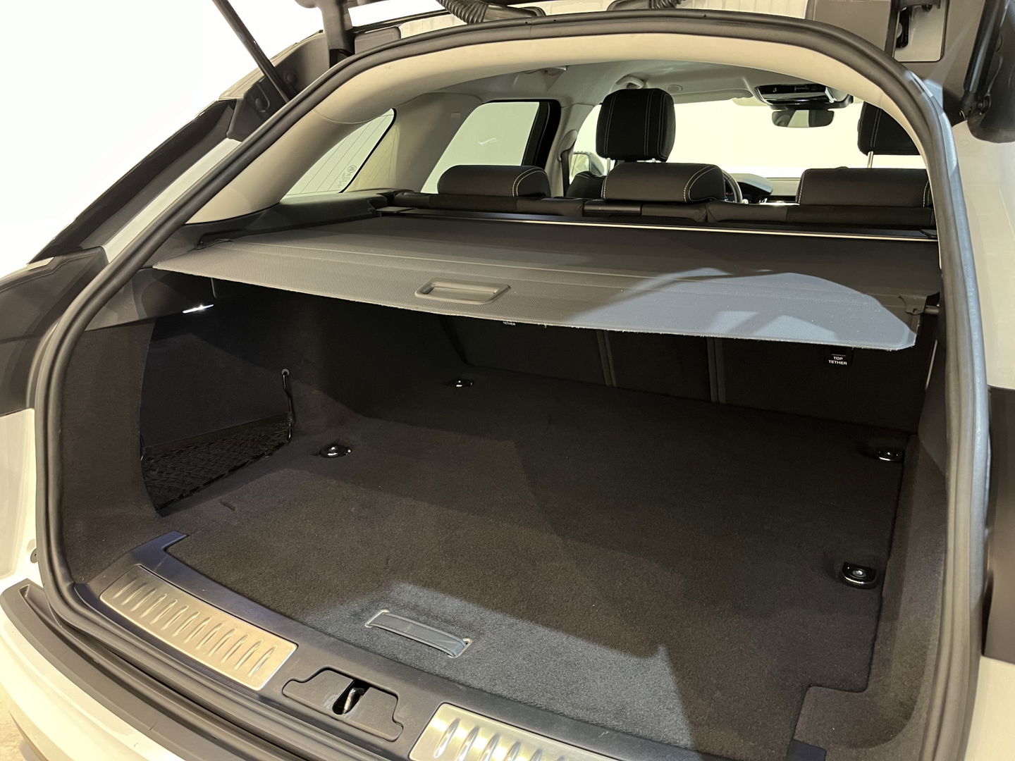 Land Rover Range Rover Velar 2.0 P400e PHEV / 20" LMV / Alcantara / 40.150 KM !!