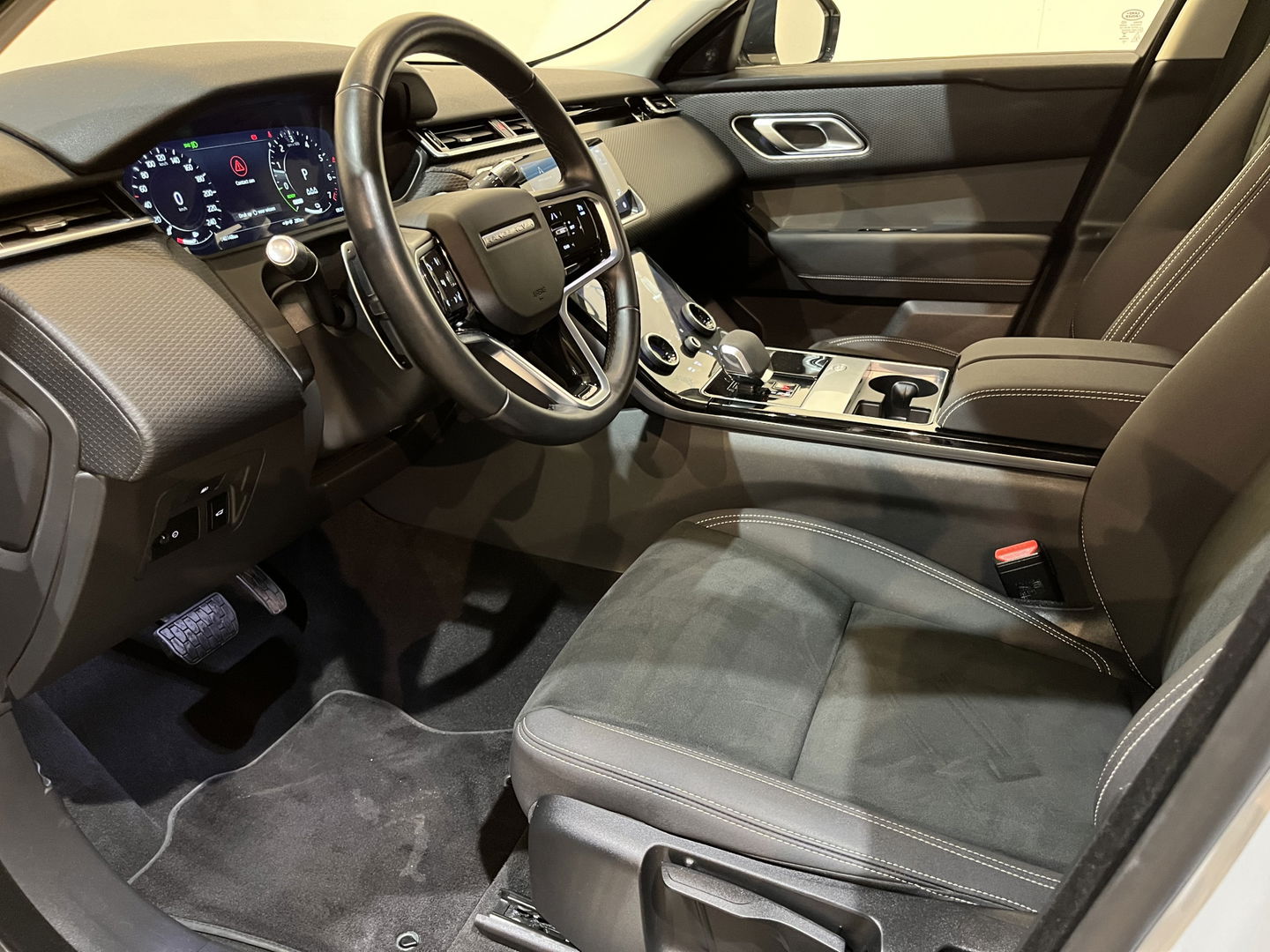 Land Rover Range Rover Velar 2.0 P400e PHEV / 20" LMV / Alcantara / 40.150 KM !!