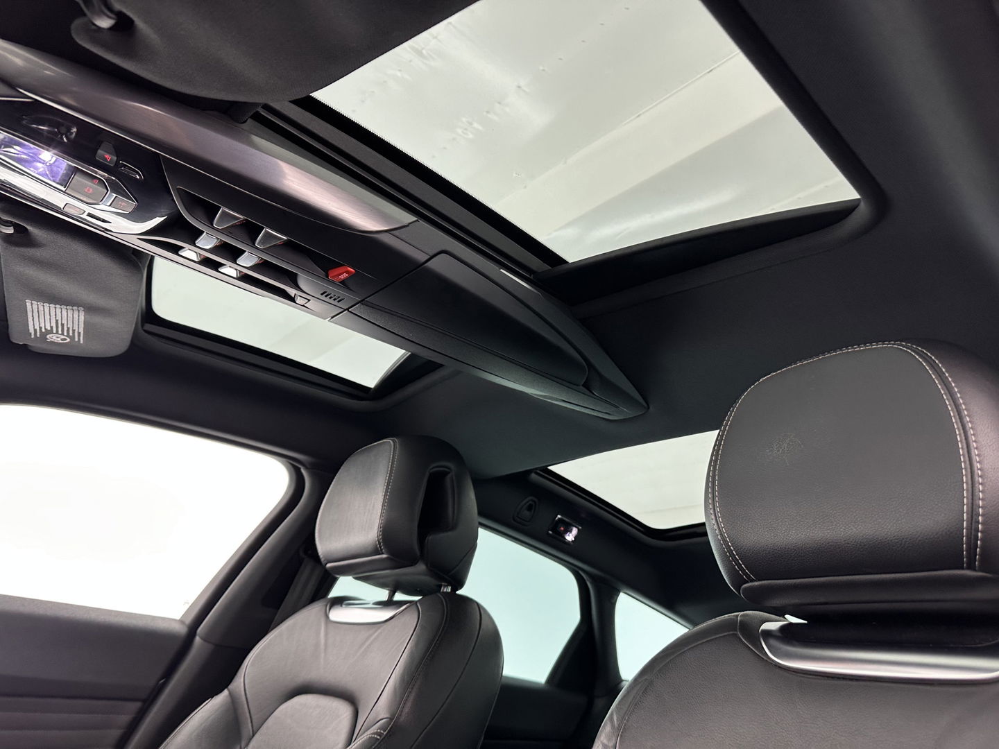 Citroën DS5 2.0 Hybrid4 Business Executive AWD Aut. *PANO | XENON | FULL-LEATHER| MEMORY-PACK | NAVI-FULLMAP | KEYLESS | CAMERA | HEAD-UP | MASSAGE | CRUISE | SPORT-SEATS | 17"ALU*