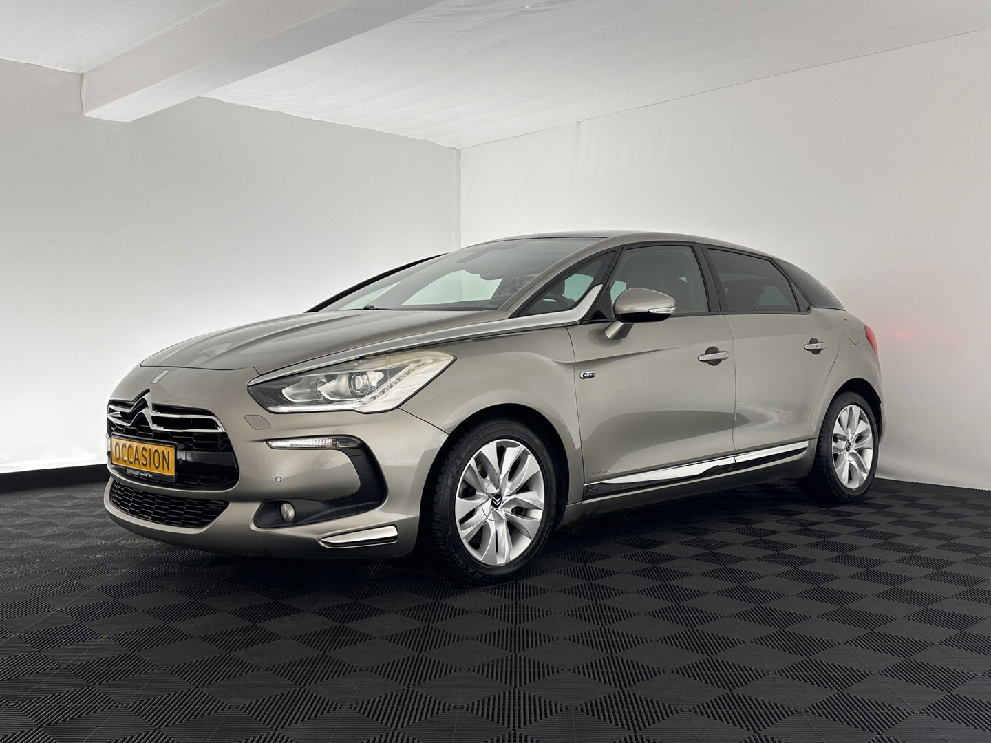 Citroën DS5 2.0 Hybrid4 Business Executive AWD Aut. *PANO | XENON | FULL-LEATHER| MEMORY-PACK | NAVI-FULLMAP | KEYLESS | CAMERA | HEAD-UP | MASSAGE | CRUISE | SPORT-SEATS | 17"ALU*