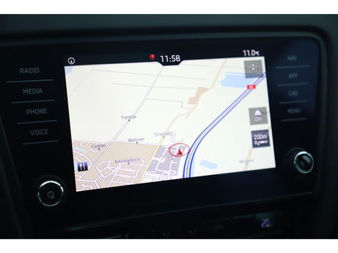 Škoda Octavia 1.0 TSI Greentech Business Edition 116PK Panoramadak 16 inch Panoramadak Navigatie Clima Cruise Parkeersensor Carplay Android LED