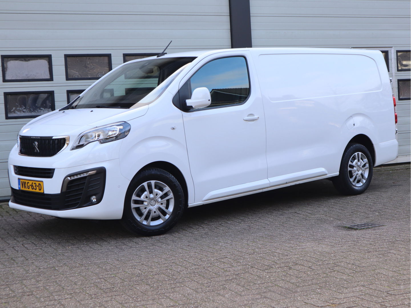 Peugeot Expert 2.0 BlueHDI 177pk Automaat Euro 6 - L3 Extra lang - Navi - Trekhaak