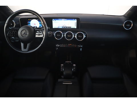 Mercedes-Benz A-Klasse 180 d Business Solution Automaat Widescreen 16 inch LMV Half Leder Sportstoelen Navigatie Carplay Android Achteruitrijcamera Clima Cruise Parkeersensor