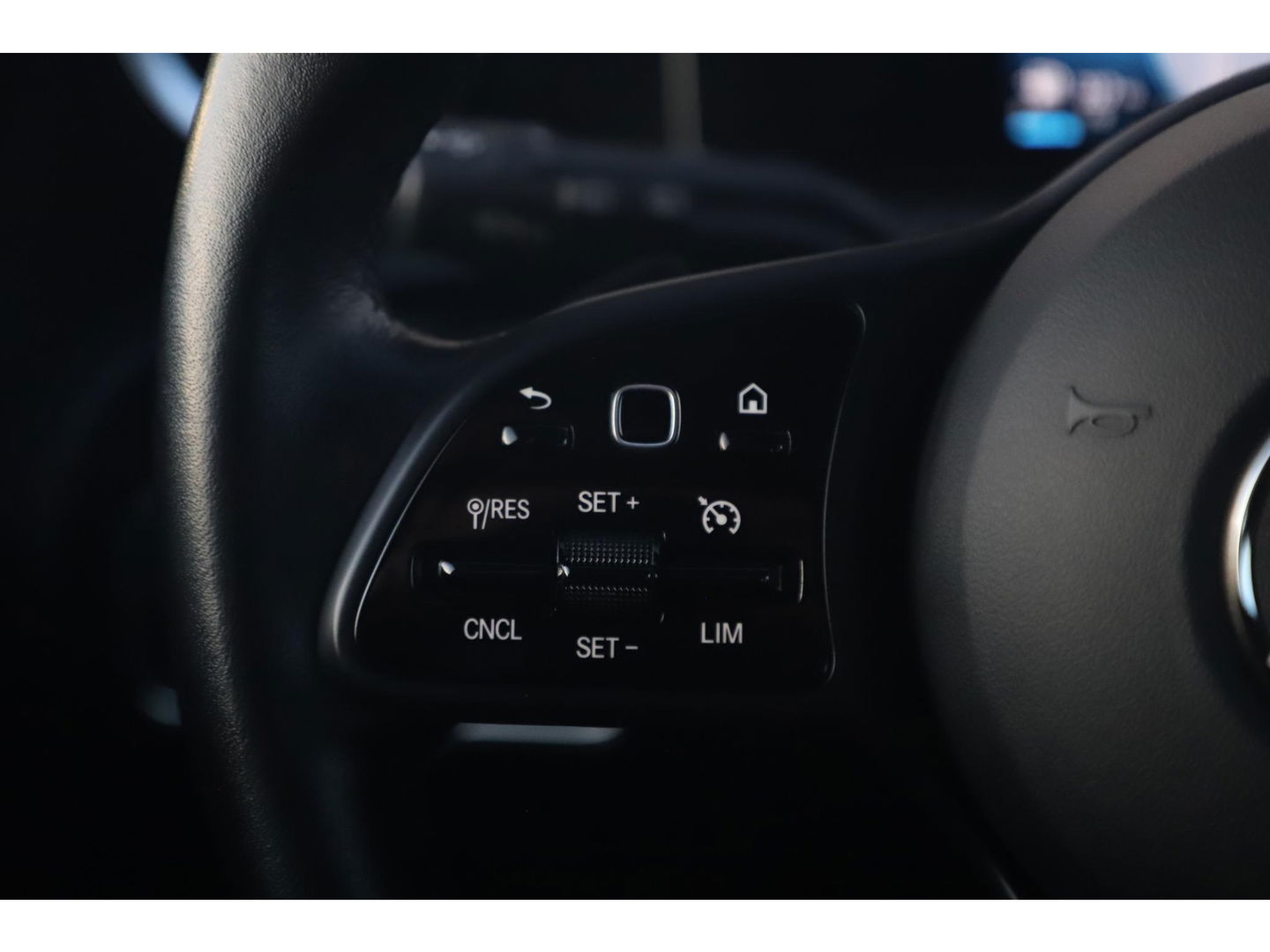 Mercedes-Benz A-Klasse 180 d Business Solution Automaat Widescreen 16 inch LMV Half Leder Sportstoelen Navigatie Carplay Android Achteruitrijcamera Clima Cruise Parkeersensor