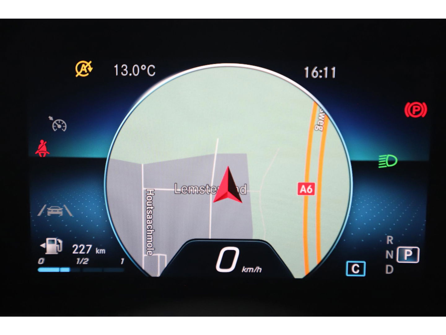 Mercedes-Benz A-Klasse 180 d Business Solution Automaat Widescreen 16 inch LMV Half Leder Sportstoelen Navigatie Carplay Android Achteruitrijcamera Clima Cruise Parkeersensor