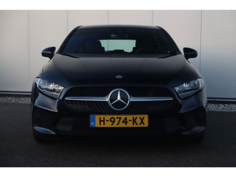 Mercedes-Benz A-Klasse 180 d Business Solution Automaat Widescreen 16 inch LMV Half Leder Sportstoelen Navigatie Carplay Android Achteruitrijcamera Clima Cruise Parkeersensor