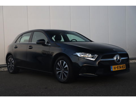 Mercedes-Benz A-Klasse 180 d Business Solution Automaat Widescreen 16 inch LMV Half Leder Sportstoelen Navigatie Carplay Android Achteruitrijcamera Clima Cruise Parkeersensor