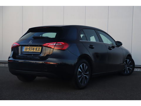 Mercedes-Benz A-Klasse 180 d Business Solution Automaat Widescreen 16 inch LMV Half Leder Sportstoelen Navigatie Carplay Android Achteruitrijcamera Clima Cruise Parkeersensor