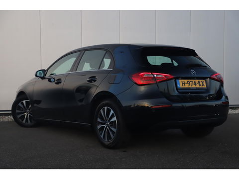 Mercedes-Benz A-Klasse 180 d Business Solution Automaat Widescreen 16 inch LMV Half Leder Sportstoelen Navigatie Carplay Android Achteruitrijcamera Clima Cruise Parkeersensor