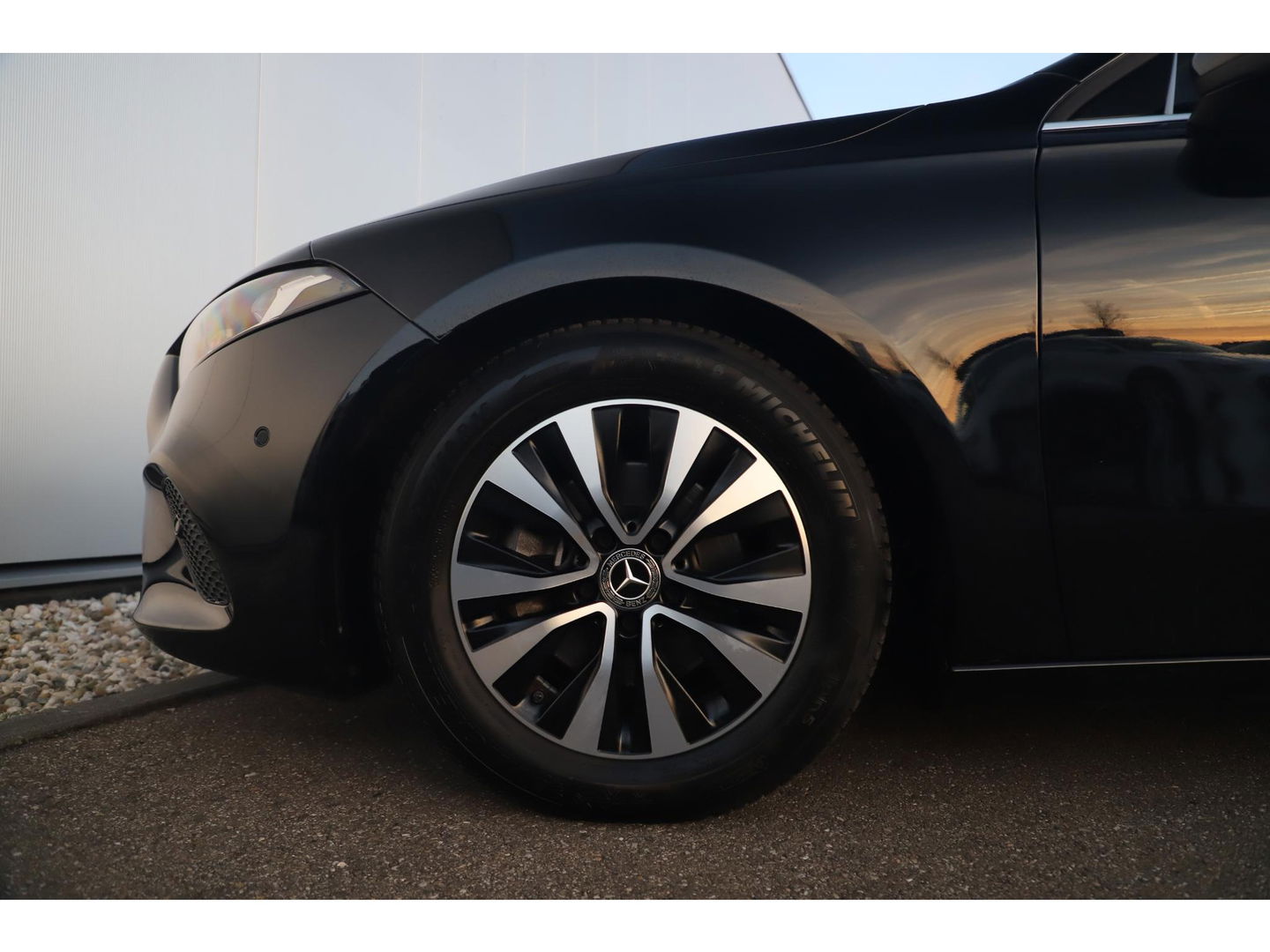 Mercedes-Benz A-Klasse 180 d Business Solution Automaat Widescreen 16 inch LMV Half Leder Sportstoelen Navigatie Carplay Android Achteruitrijcamera Clima Cruise Parkeersensor