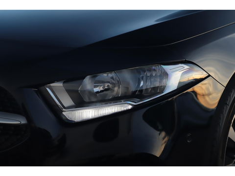 Mercedes-Benz A-Klasse 180 d Business Solution Automaat Widescreen 16 inch LMV Half Leder Sportstoelen Navigatie Carplay Android Achteruitrijcamera Clima Cruise Parkeersensor