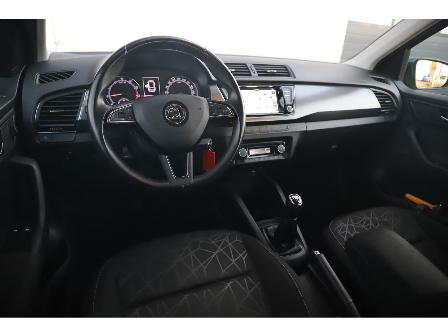 Škoda Fabia Combi 1.0 TSI Clever 95PK Trekhaak Navigatie Carplay Android 15 inch LMV Clima Cruise Parkeersensor