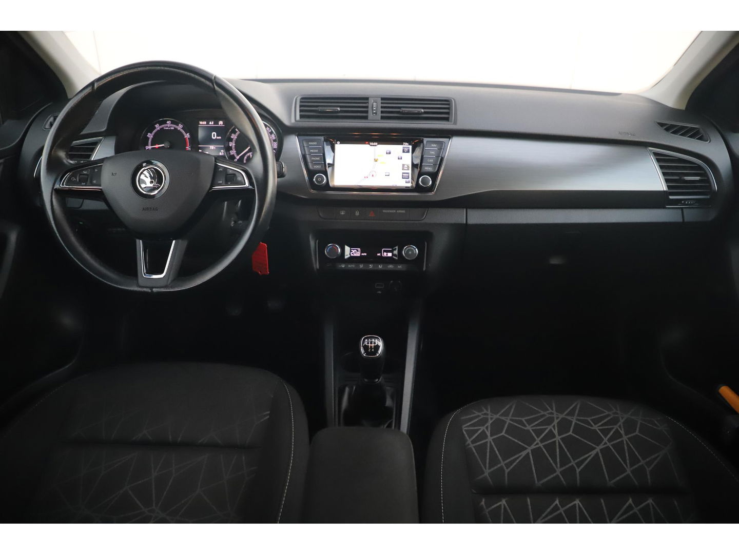 Škoda Fabia Combi 1.0 TSI Clever 95PK Trekhaak Navigatie Carplay Android 15 inch LMV Clima Cruise Parkeersensor