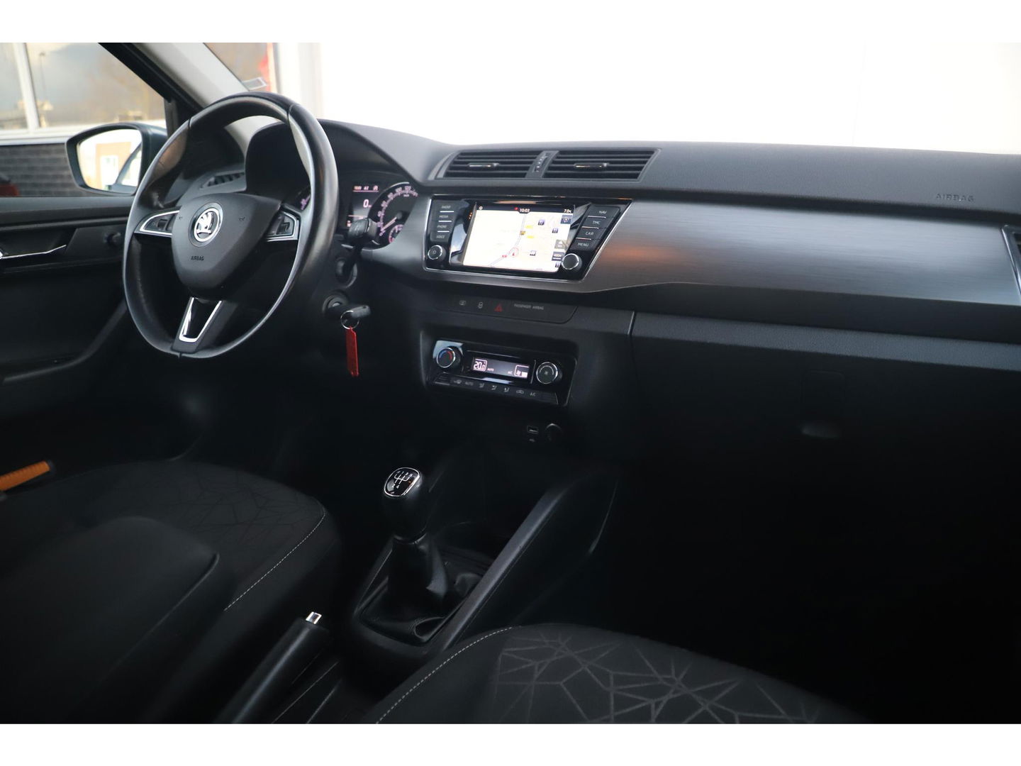 Škoda Fabia Combi 1.0 TSI Clever 95PK Trekhaak Navigatie Carplay Android 15 inch LMV Clima Cruise Parkeersensor