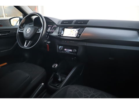 Škoda Fabia Combi 1.0 TSI Clever 95PK Trekhaak Navigatie Carplay Android 15 inch LMV Clima Cruise Parkeersensor