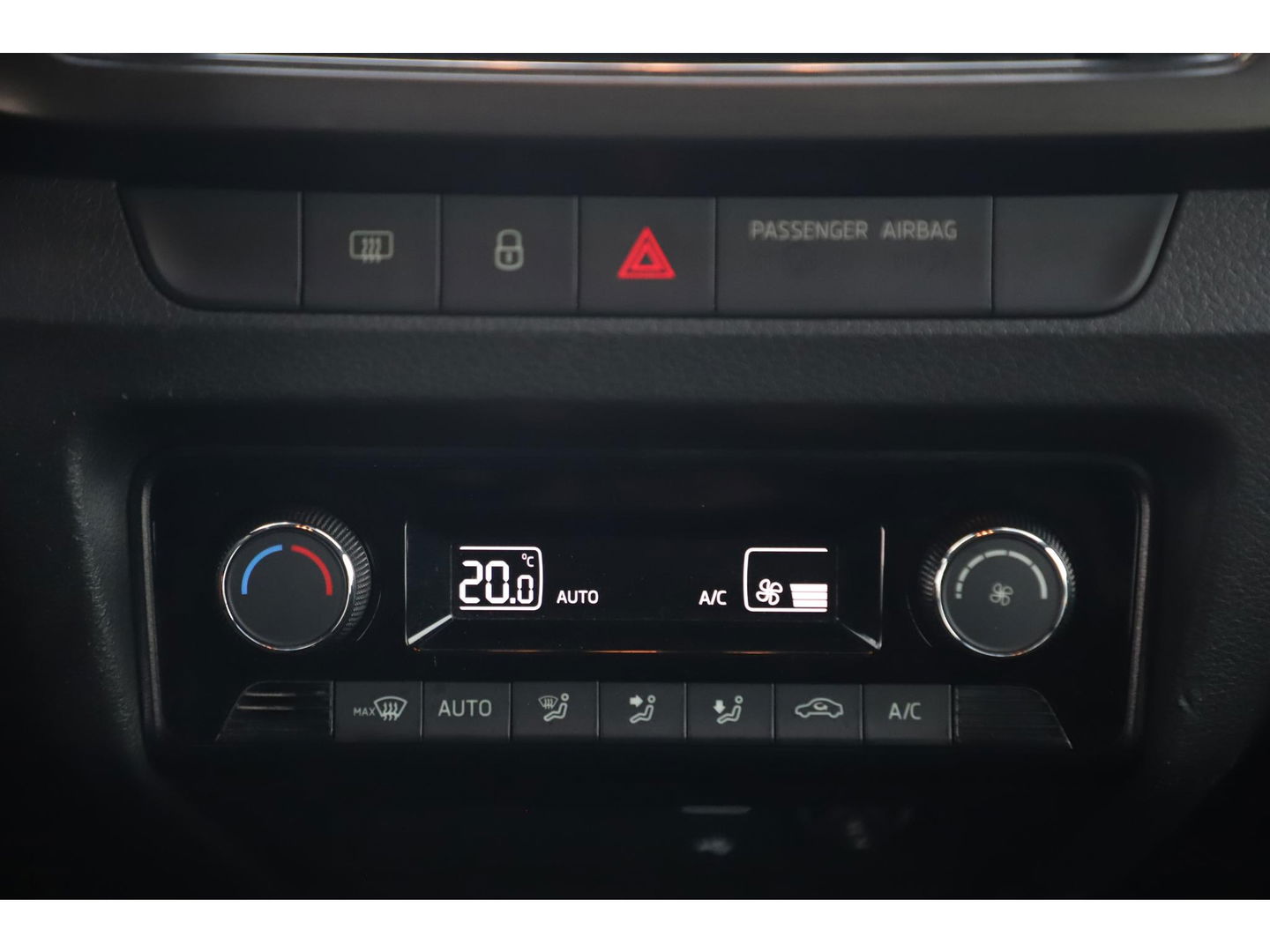 Škoda Fabia Combi 1.0 TSI Clever 95PK Trekhaak Navigatie Carplay Android 15 inch LMV Clima Cruise Parkeersensor
