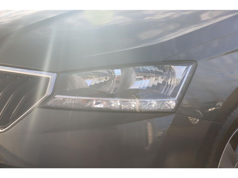 Škoda Fabia Combi 1.0 TSI Clever 95PK Trekhaak Navigatie Carplay Android 15 inch LMV Clima Cruise Parkeersensor