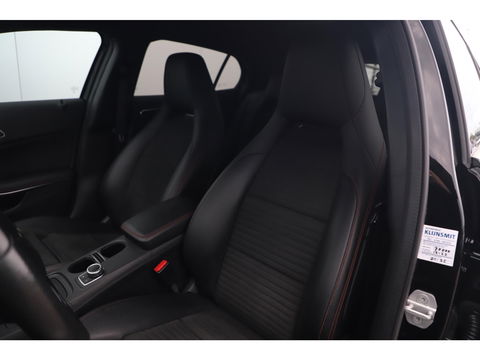 Mercedes-Benz GLA 180 AMG Night Automaat Xenon LED Carplay Half Leder Navigatie 18 inch LMV Sfeerverlichting Sportstoelen