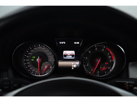 Mercedes-Benz GLA 180 AMG Night Automaat Xenon LED Carplay Half Leder Navigatie 18 inch LMV Sfeerverlichting Sportstoelen