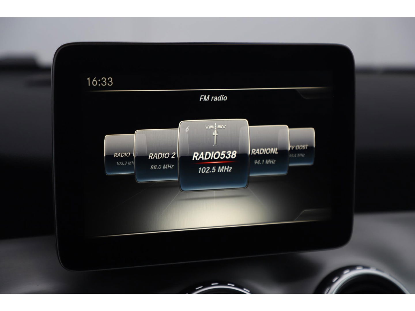 Mercedes-Benz GLA 180 AMG Night Automaat Xenon LED Carplay Half Leder Navigatie 18 inch LMV Sfeerverlichting Sportstoelen