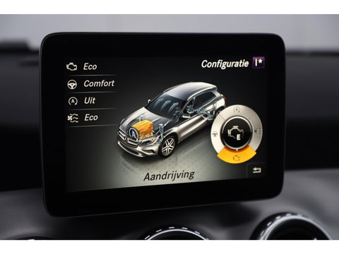 Mercedes-Benz GLA 180 AMG Night Automaat Xenon LED Carplay Half Leder Navigatie 18 inch LMV Sfeerverlichting Sportstoelen